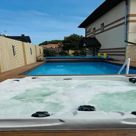Apartment Comfortable With Swimming Pool, *