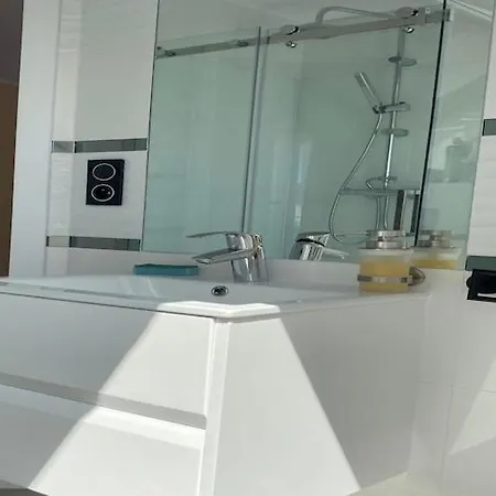 Comfortable With Swimming Pool, Apartment *