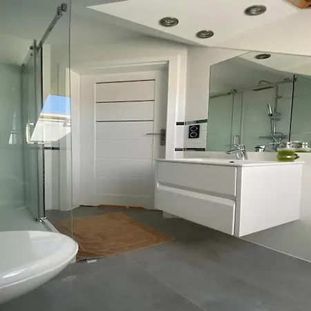 Comfortable With Swimming Pool, Apartment *